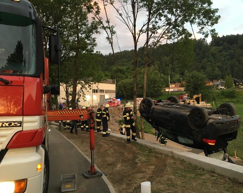 PKW rollt selbständig in Seebach (Bild 3)